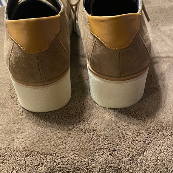 Dr. Scholl's Women’s Tan Suede Oxfords - Picture 3 of 5